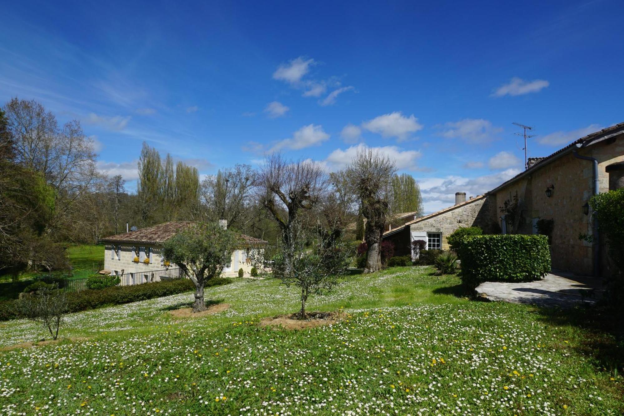 Готель Moulin Notre Dame Saint-Genes-de-Castillon Екстер'єр фото